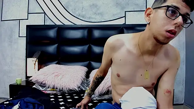 Derek and Skarlet online show from March 2025 11:23:01 AM