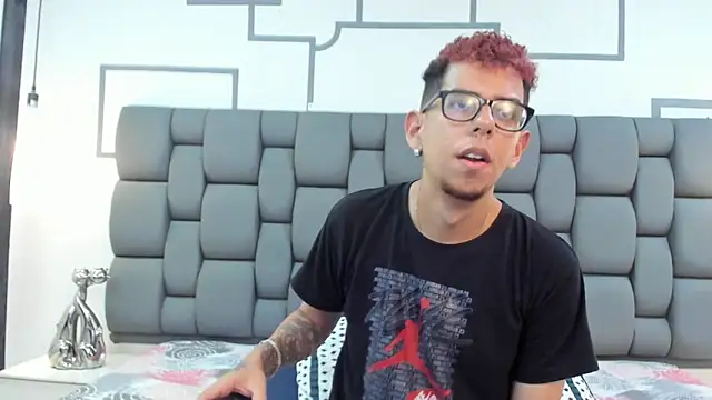 Derek and Skarlet online show from September 2025 06:08:02 PM