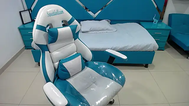  Miaaleon online show from February 2025 01:19:02 PM