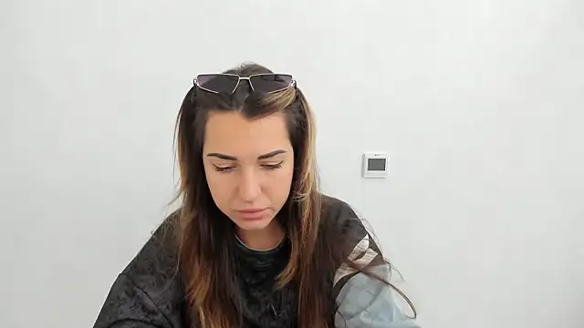 Summmmersky online show from November 2025 09:21:01 AM