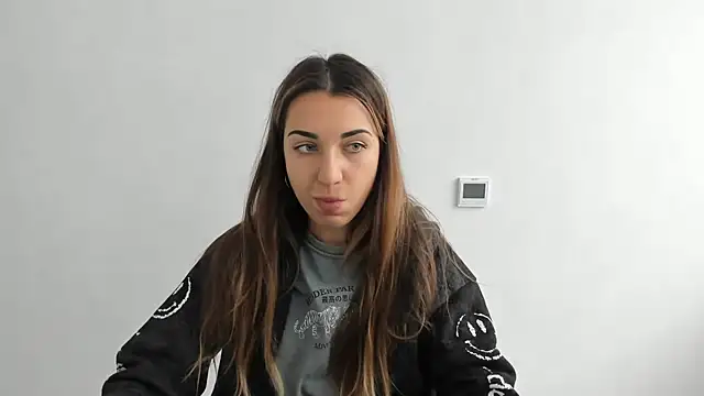 Summmmersky online show from November 2025 08:35:01 AM