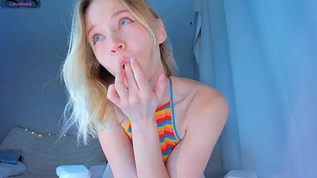 Snapshot of JennyWoody chatting on November 2025 02:33:02 AM JennyWoody online show from November 2025 02:33:02 AM