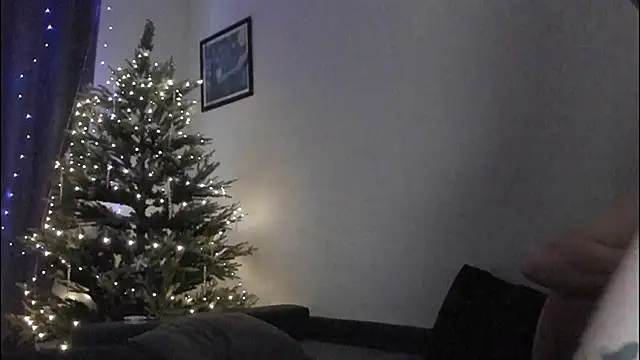 Snapshot of Emmy_m00n chatting on December 2024 04:26:01 AM Emmy m00n online show from December 2024 04:26:01 AM