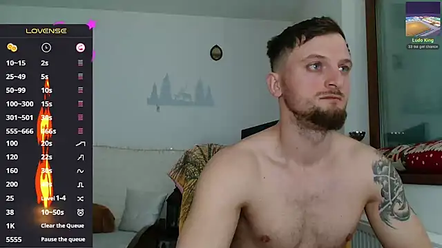 Snapshot of cuple_hoot_ chatting on March 2025 04:35:02 PM cuple hoot online show from March 2025 04:35:02 PM