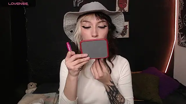 Snapshot of niakat_ chatting on September 2025 01:17:01 AM niakat online show from September 2025 01:17:01 AM