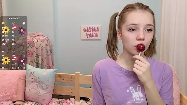 Snapshot of PrincessLittleKiki chatting on October 2025 07:09:02 AM PrincessLittleKiki online show from October 2025 07:09:02 AM