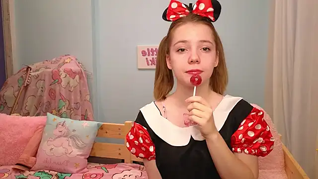 Snapshot of PrincessLittleKiki chatting on October 2025 08:05:02 AM PrincessLittleKiki online show from October 2025 08:05:02 AM