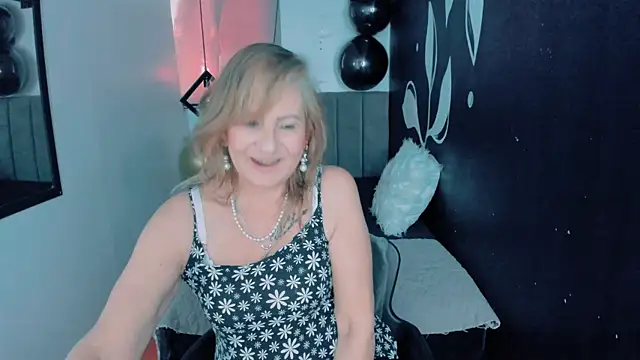 ScarletHoot  online show from December 2024 06:09:02 PM