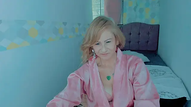 ScarletHoot  online show from December 2024 02:51:01 PM