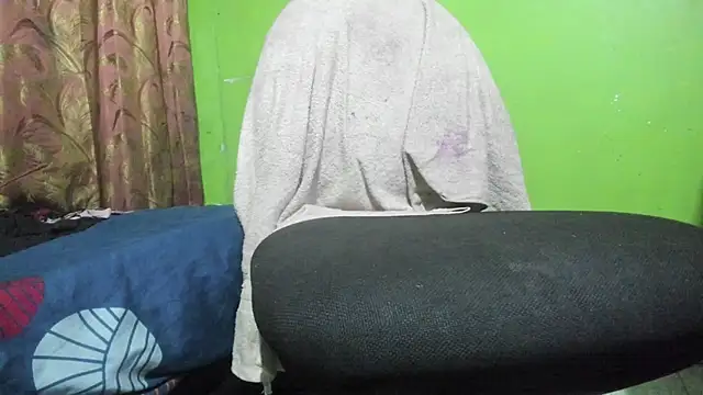 Snapshot of Brenda_Smith69 chatting on November 2025 08:41:02 PM Brenda Smith69 online show from November 2025 08:41:02 PM