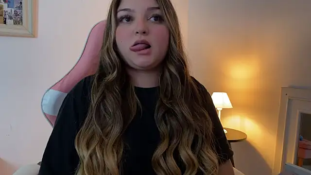 Snapshot of SweetPaige_ chatting on November 2025 12:47:01 AM SweetPaige online show from November 2025 12:47:01 AM