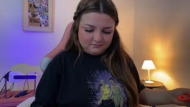 Snapshot of SweetPaige_ chatting on December 2025 02:03:01 PM SweetPaige online show from December 2025 02:03:01 PM