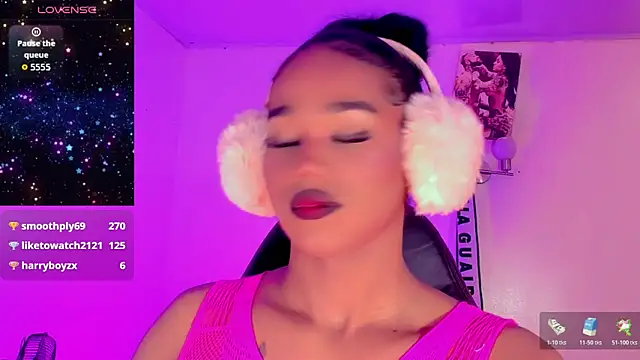 Snapshot of naomy__xx chatting on December 2025 12:43:01 PM naomy xx online show from December 2025 12:43:01 PM