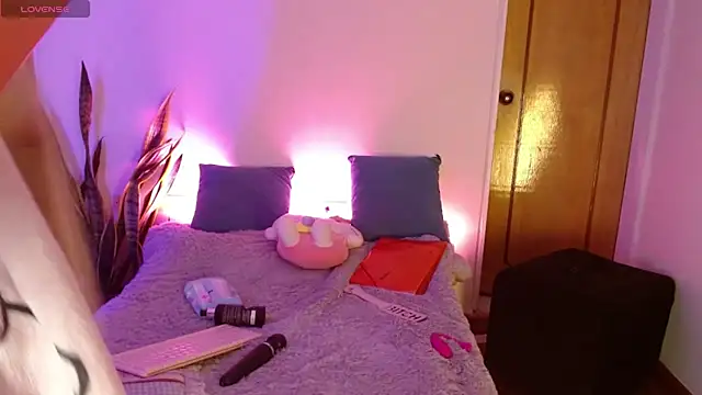 kittycatw online show from December 2025 10:23:02 AM