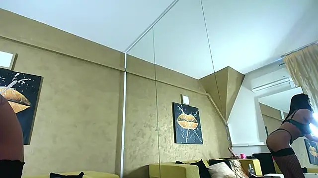 Elle Vie online show from January 2025 10:38:02 AM