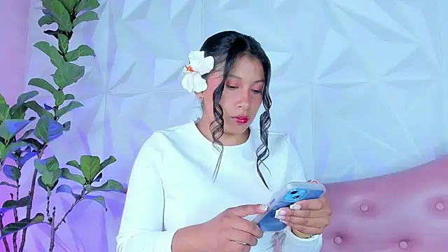 LinnaGardenia online show from January 2025 01:54:01 PM