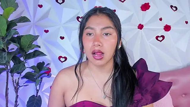 LinnaGardenia online show from March 2025 02:01:02 PM