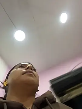 LinnaGardenia online show from February 2026 02:37:01 AM