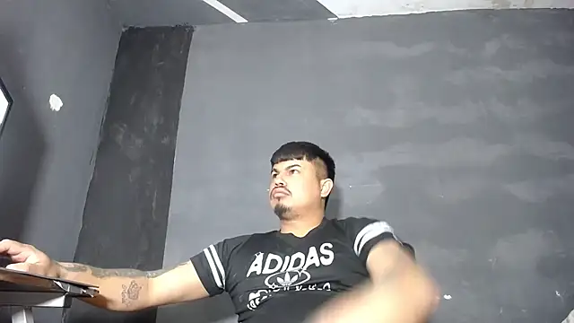 Snapshot of DickMasterfindom chatting on October 2025 02:07:01 AM DickMasterfindom online show from October 2025 02:07:01 AM
