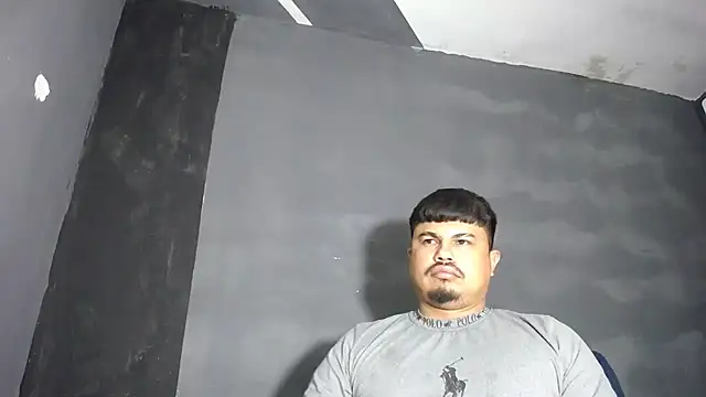 Snapshot of DickMasterfindom chatting on October 2025 03:40:01 AM DickMasterfindom online show from October 2025 03:40:01 AM