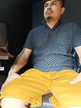Snapshot of DickMasterfindom chatting on July 2026 01:33:01 AM DickMasterfindom online show from July 2026 01:33:01 AM