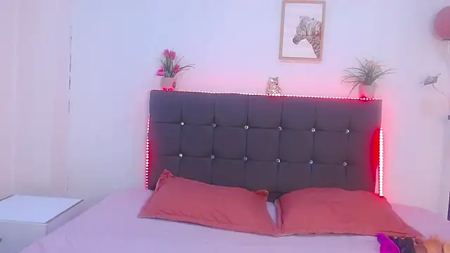 Snapshot of candy_lux_ chatting on July 2026 07:30:01 PM candy lux online show from July 2026 07:30:01 PM