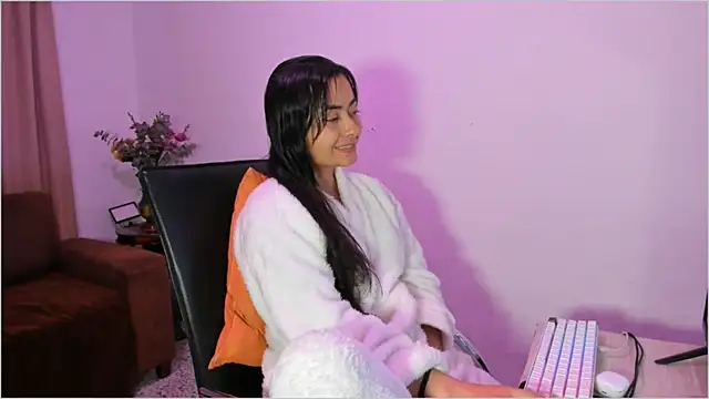 Lauren A online show from October 2025 05:46:01 AM