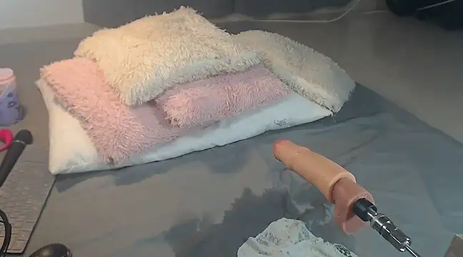 Snapshot of Selena_v chatting on March 2025 10:46:01 AM Selena v online show from March 2025 10:46:01 AM