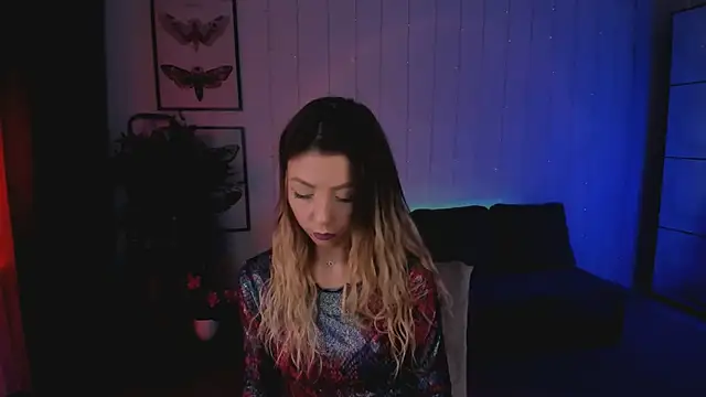 Snapshot of Love_Lines chatting on January 2025 11:13:02 PM Love Lines online show from January 2025 11:13:02 PM