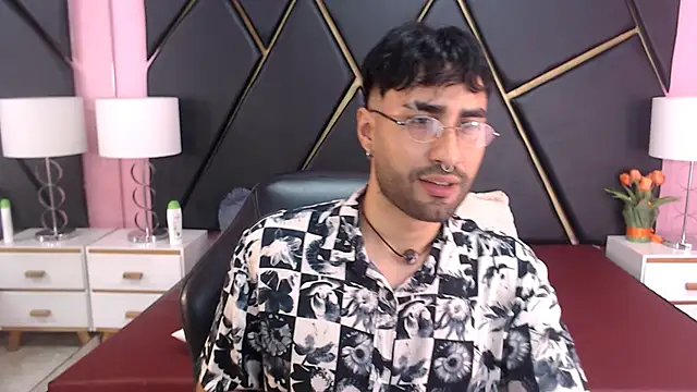 MilanZaire online show from September 2025 09:40:02 PM