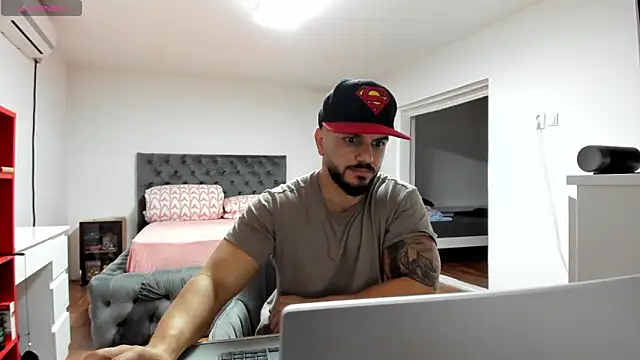 supermanboy94 online show from November 2025 07:08:02 AM