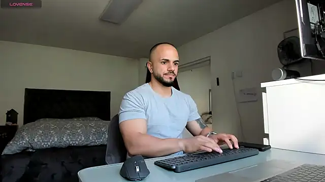 supermanboy94 online show from April 2026 05:19:01 AM