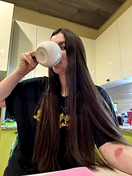 Karolina llove online show from October 2025 06:56:01 PM