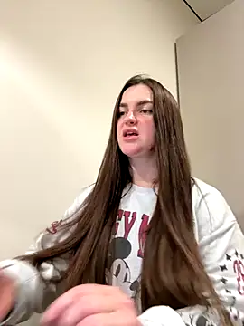 Karolina llove online show from November 2025 07:50:02 PM