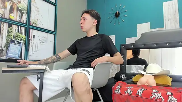 Snapshot of Rhaegal_hot chatting on December 2024 03:36:02 PM Rhaegal hot online show from December 2024 03:36:02 PM