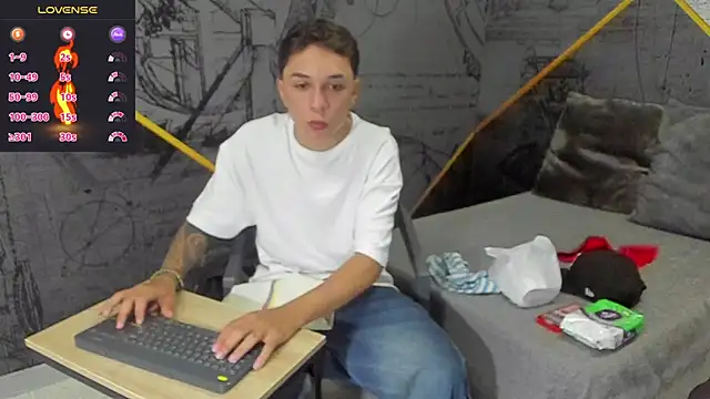 Snapshot of Rhaegal_hot chatting on January 2025 05:30:01 PM Rhaegal hot online show from January 2025 05:30:01 PM