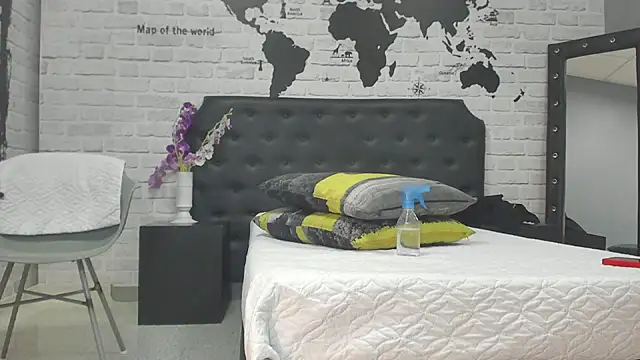 Snapshot of Rhaegal_hot chatting on March 2025 06:47:01 PM Rhaegal hot online show from March 2025 06:47:01 PM