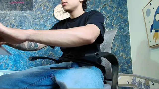 Snapshot of Rhaegal_hot chatting on November 2025 07:56:02 PM Rhaegal hot online show from November 2025 07:56:02 PM