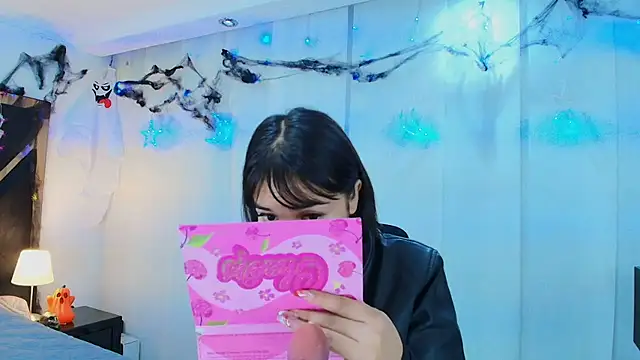 lina bedoya  online show from October 2025 11:44:02 AM