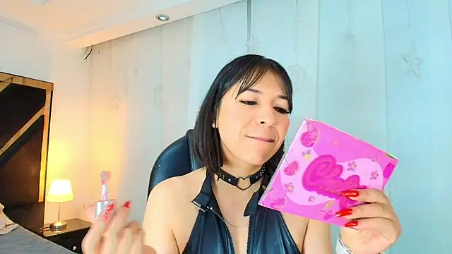 Snapshot of lina_bedoya_ chatting on June 2026 11:36:02 AM lina bedoya online show from June 2026 11:36:02 AM