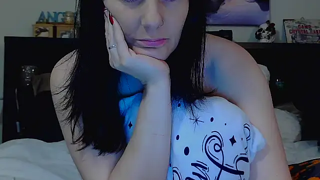 CrystalLakeXO online show from November 2025 05:20:01 AM