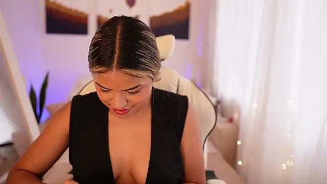 SaraParisi online show from December 2024 09:08:02 PM