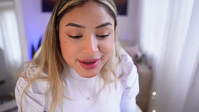 SaraParisi online show from January 2025 08:37:01 PM