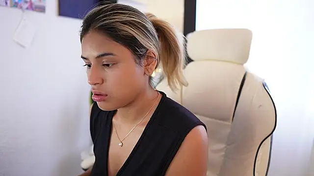 SaraParisi online show from February 2025 09:40:01 PM