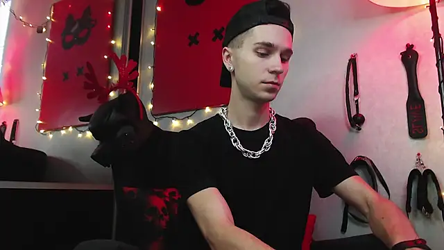 Joseph  Quinn online show from January 2025 09:00:01 AM