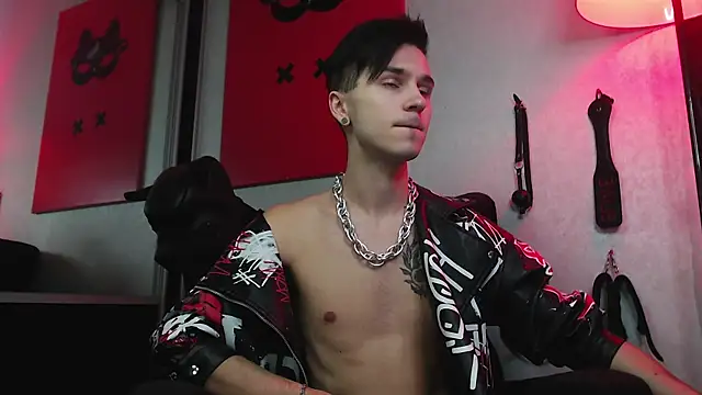 Joseph  Quinn online show from January 2025 09:03:01 AM