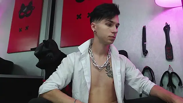 Joseph  Quinn online show from March 2025 08:03:02 AM