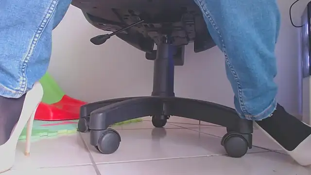 Snapshot of angeldevil193 chatting on February 2025 02:13:02 PM angeldevil193 online show from February 2025 02:13:02 PM