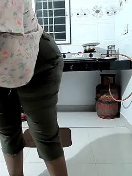 Snapshot of Selina_6 chatting on January 2025 03:19:01 PM Selina 6 online show from January 2025 03:19:01 PM