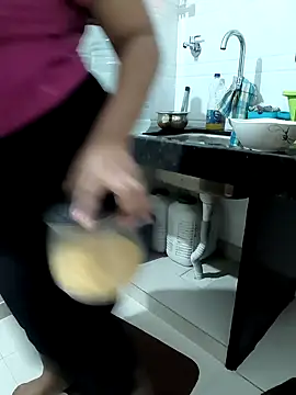 Snapshot of Selina_6 chatting on January 2025 02:41:01 PM Selina 6 online show from January 2025 02:41:01 PM